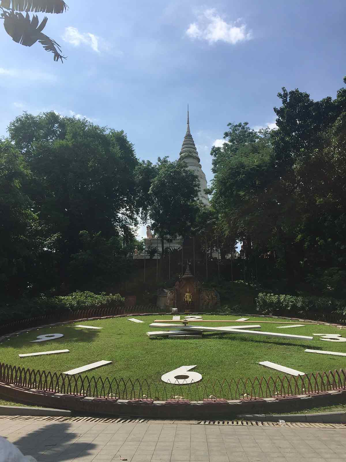 Flower clock at the south entrance of the temple grounds. Photo by Keith Lehman.